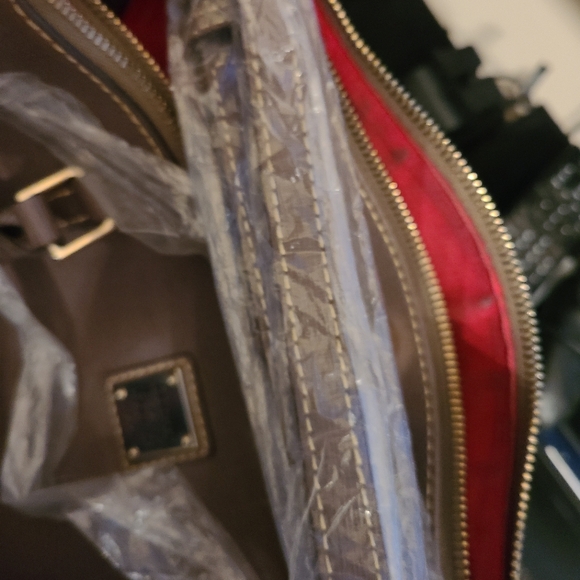 Dooney & Bourke - Picture 5 of 8